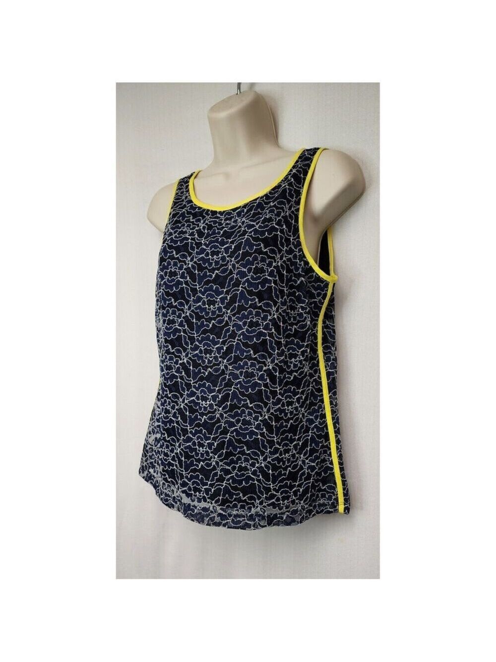 Banana Republic Women Large Navy Blue Neon Yellow Floral Eyelet Tank Top 2P NWT - Picture 2 of 6